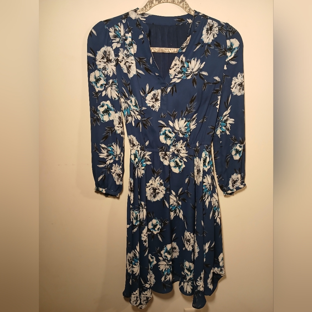 White House Black Market Blue Floral Long Sleeve Dress